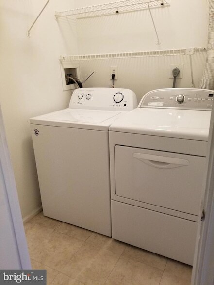 Building Photo - 1005 Worthington Dr