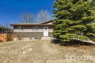 Building Photo - 3853 Vaquero Cir N