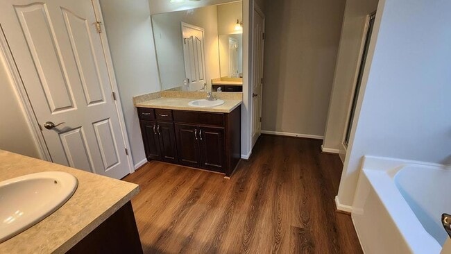 Building Photo - 4525 Village Ct