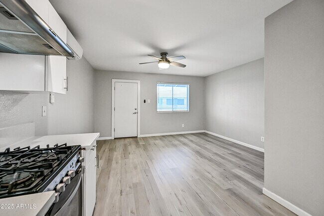 Building Photo - 3025 N 32nd St