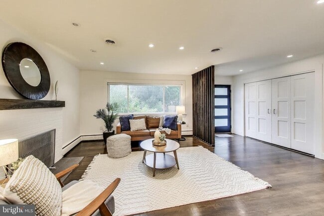 Building Photo - 4422 Neptune Dr