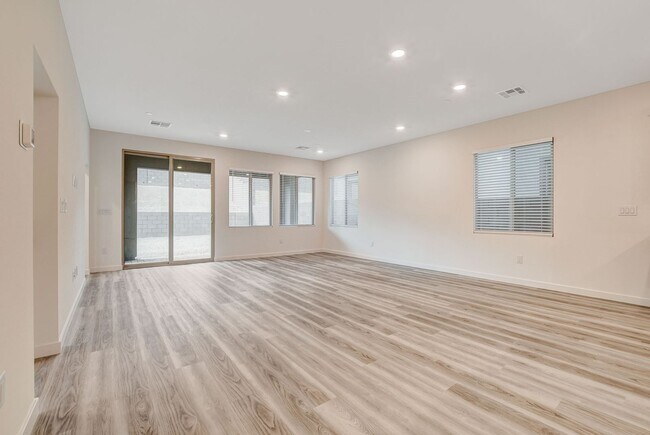 Building Photo - Spacious 3-Bed Summerlin Home with Den, Lo...