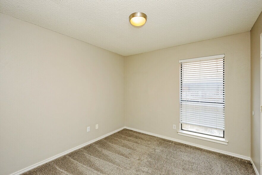 Building Photo - 4909 Barberry Dr