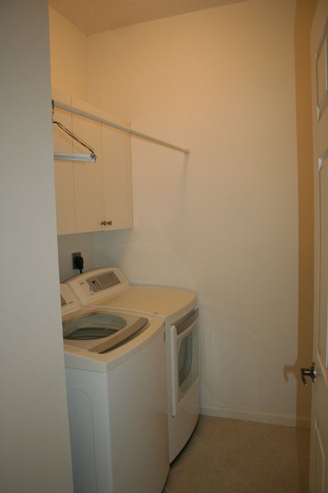 Building Photo - Rare Find! Gorgeous 3/2 villa with garage in Boca Pointe!