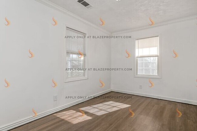 Building Photo - Beautifully Renovated 3-Bed, 1-Bath Home w...