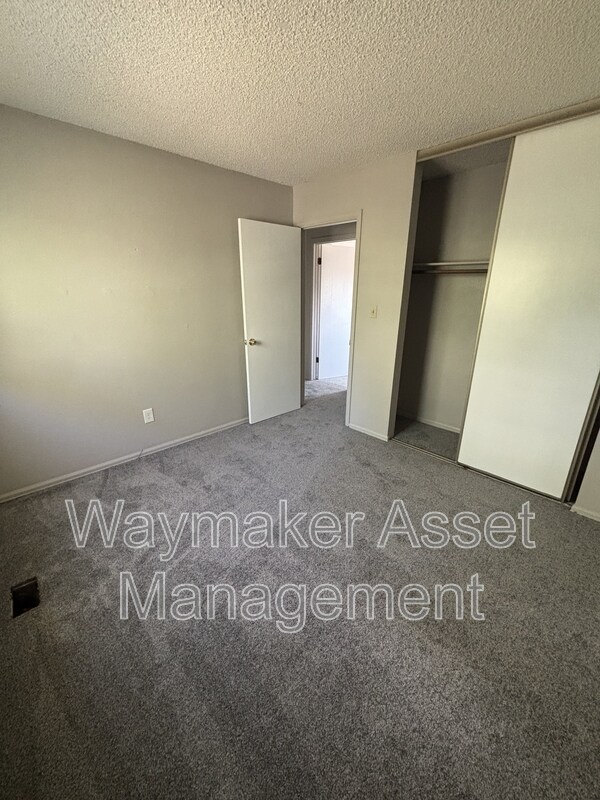 Building Photo - 6625 Snowbird Dr