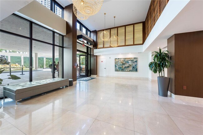 Building Photo - 540 Brickell Key Dr