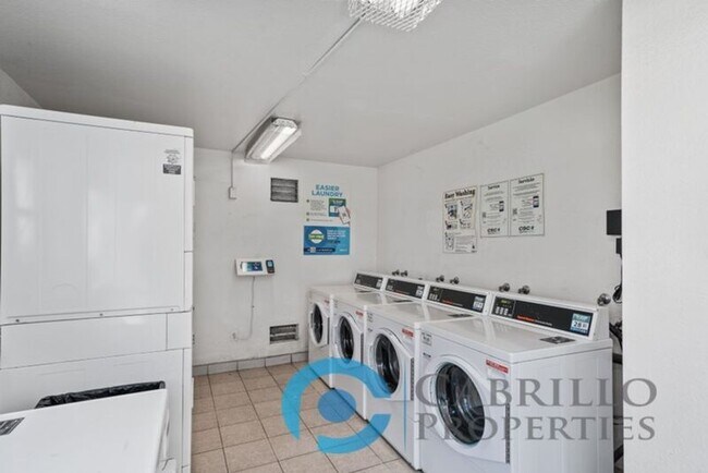 Building Photo - 3525 Grove St