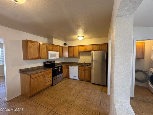 Building Photo - 3004 N Sparkman Blvd