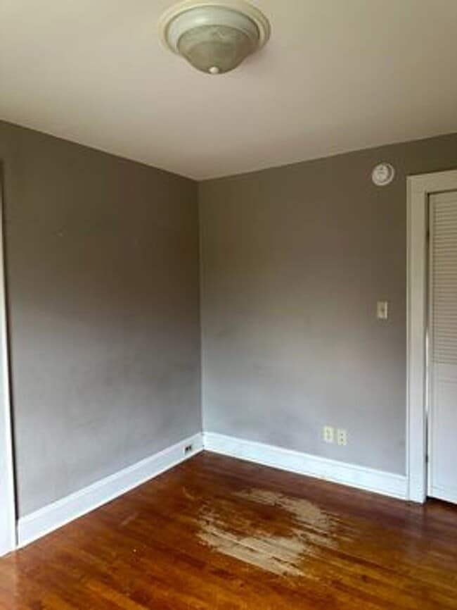 Building Photo - 630 N 16th Ave E