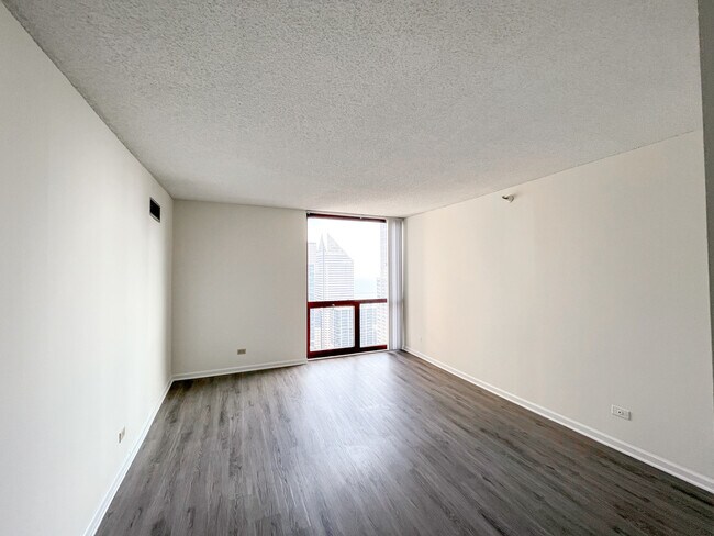 Building Photo - 200 N Dearborn St