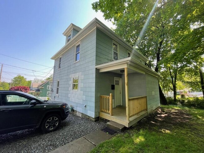 Building Photo - 402 Electric St