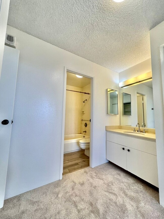 Building Photo - Kukui Plaza - 1 Bedroom, 1 Bath, 1 Parking...