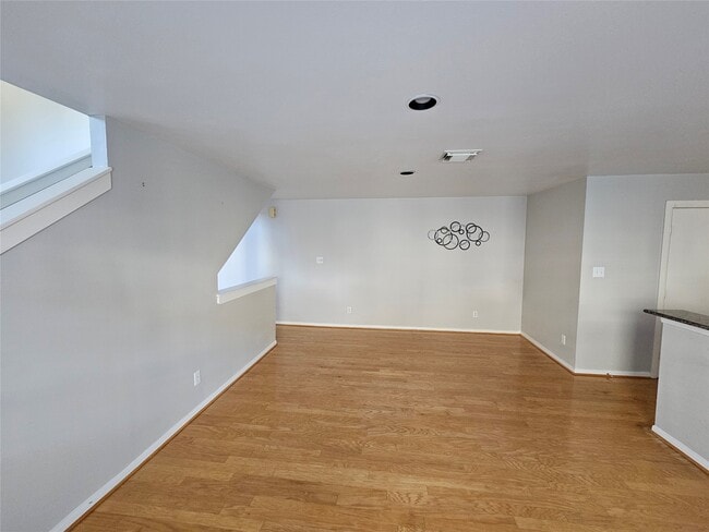Building Photo - 1271 W 17th St