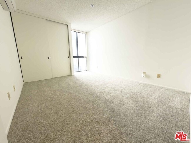 Building Photo - 222 S Central Ave