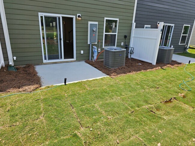 Building Photo - 6031 Rizer Dr