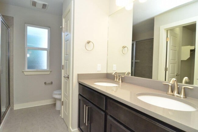 Building Photo - 2921 Bond Dr