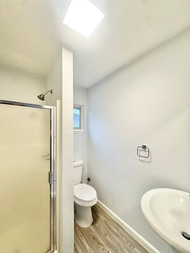 Building Photo - Stunning 3-bedroom, 2-bath home in North Highlands!