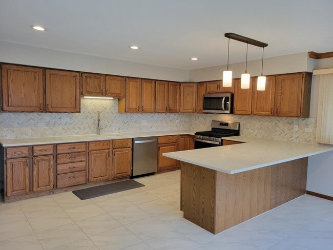 Building Photo - 3483 S Shore Dr