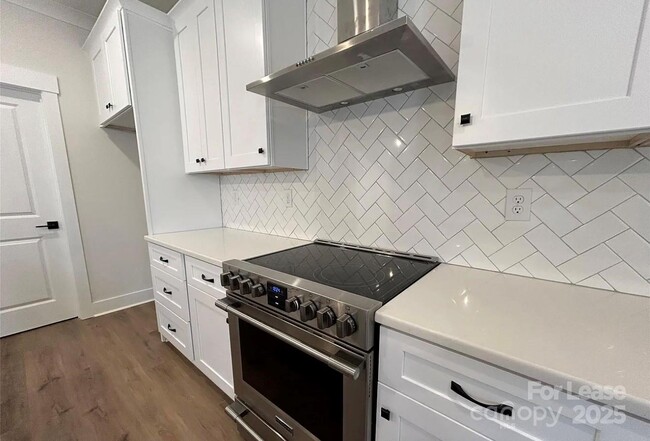 Building Photo - 302 Lester Davis Rd