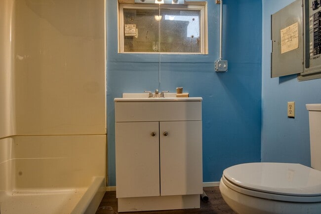 Building Photo - In the heart of Downtown Vancovuer