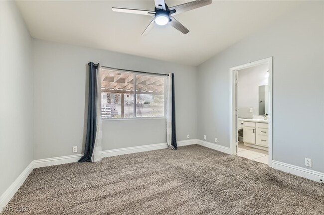 Building Photo - 924 Clubview Dr