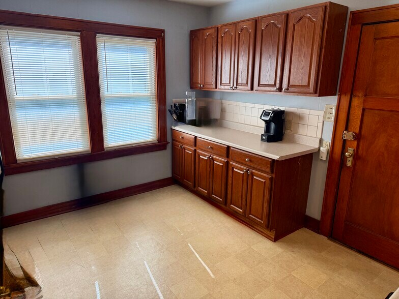 Building Photo - 541 N 62nd St