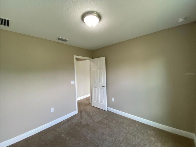 Building Photo - 14843 SW 48th Ave