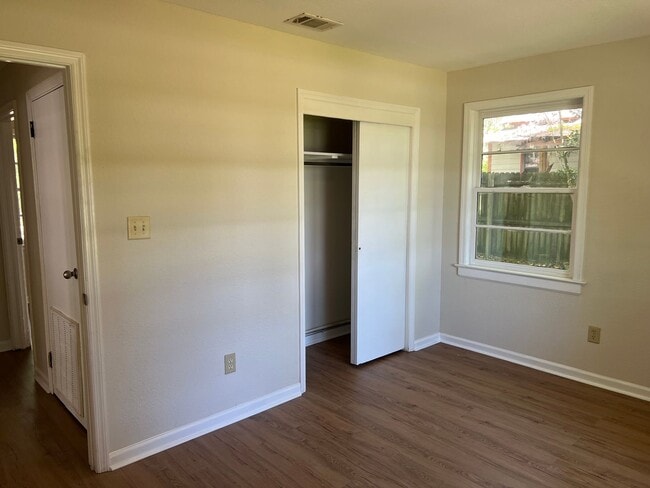 Building Photo - TWO BEDROOM, ONE BATH HOME