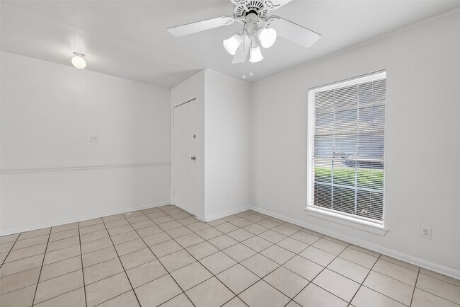 Building Photo - 2709 Lee Cir