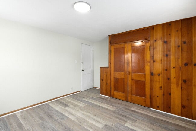 Building Photo - Available January 1st! Accepts VOUCHERS!