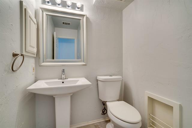 Building Photo - 329 Parkway Blvd