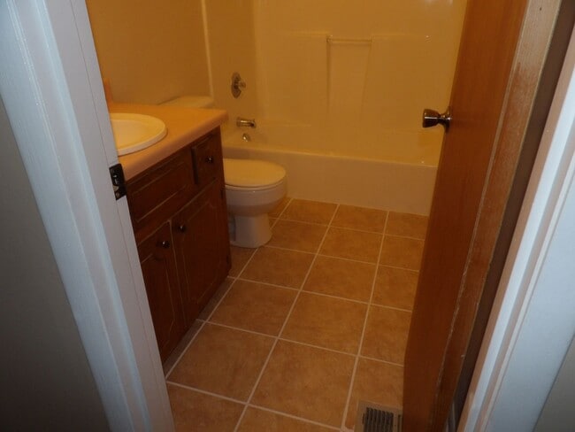 Building Photo - Candlebrook Townhomes, Enterprise, AL