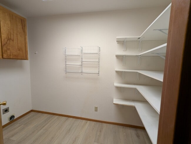 Building Photo - 1315 NE Paula Dr