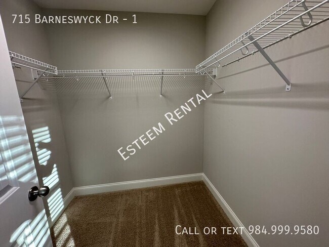 Building Photo - 715 Barneswyck Dr