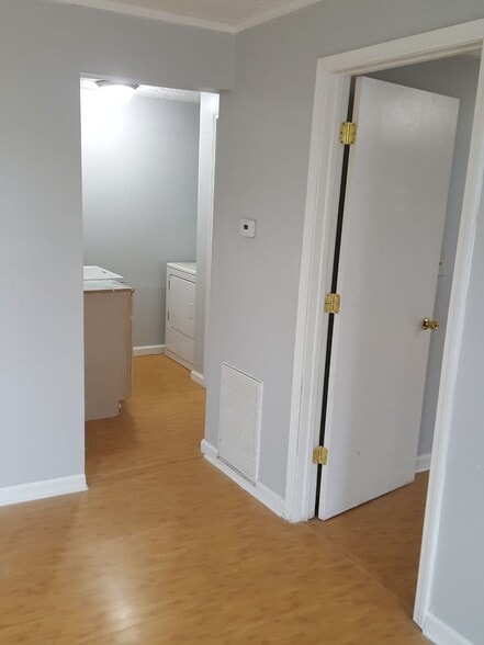 Laundry room - 220 N Blair St