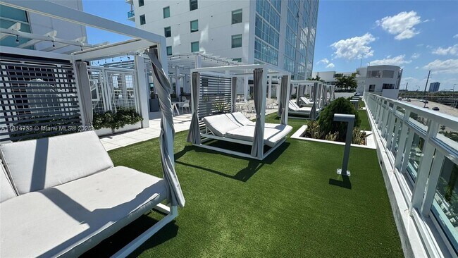 Building Photo - 400 Sunny Isles Blvd