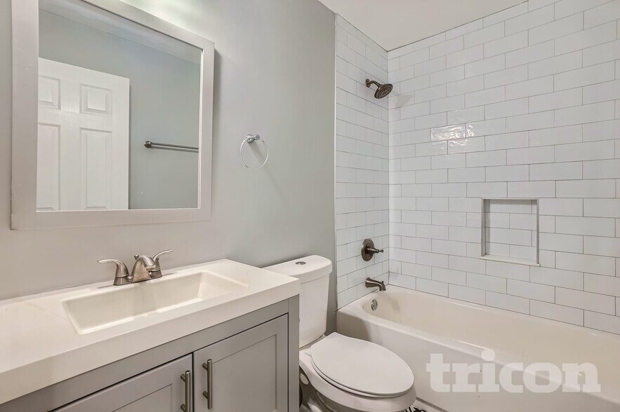 Building Photo - 2241 Wallingford Dr