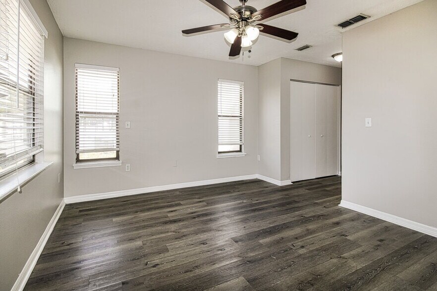 Building Photo - 11171 Heathwood Ave