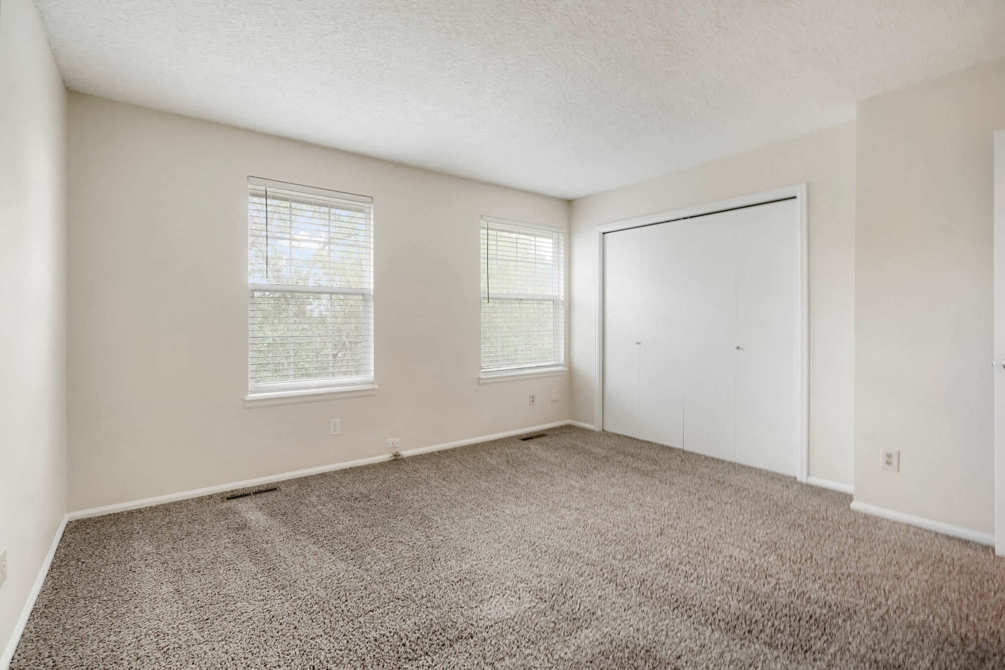 Large second bedroom - 11554 Community Center Dr