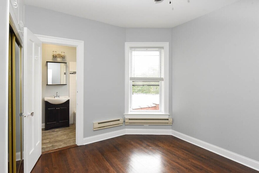 Building Photo - 943 Judson Ave