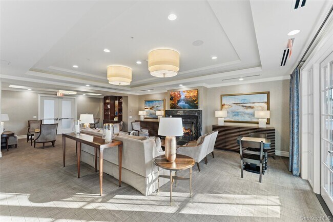 Building Photo - 5000 Royal Ct