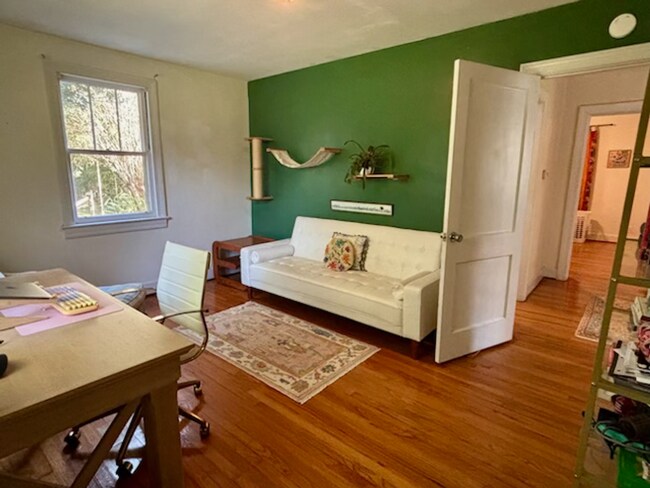 Building Photo - Charming Three Bedroom Two Bath Home on James Island, SC