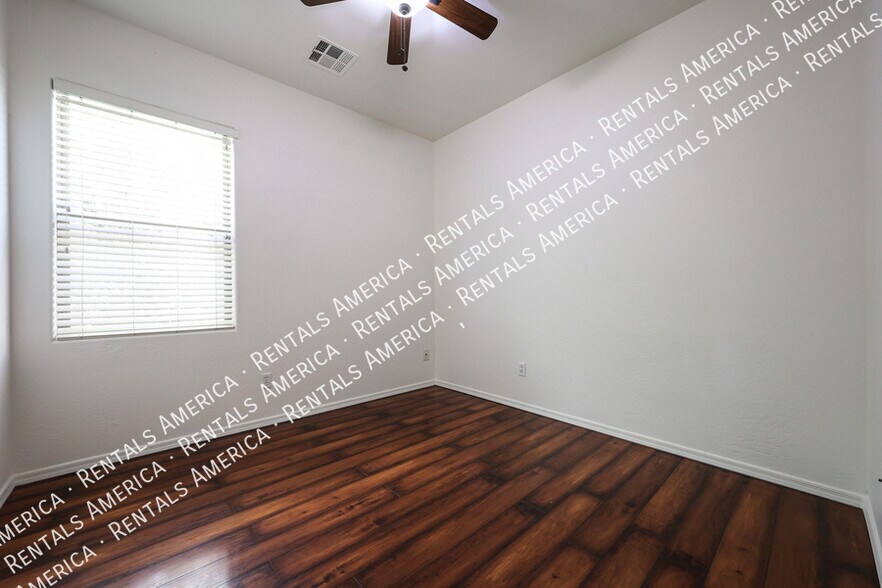 Building Photo - 2010 S Falcon Dr