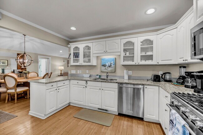 Building Photo - Branson - Breeze