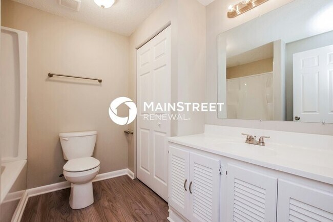 Building Photo - 4 Bedroom Pet-Friendly Home in Charlotte, NC with Main Street Renewal