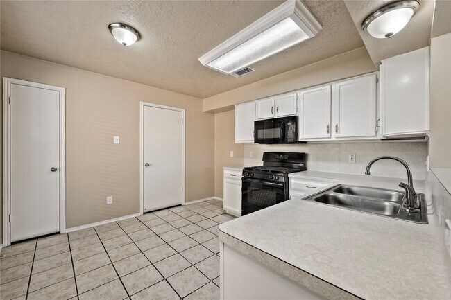 Building Photo - 2627 Autumn Springs Ln