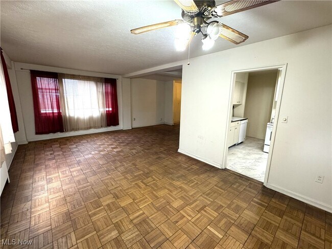 Building Photo - 11820 Edgewater Dr