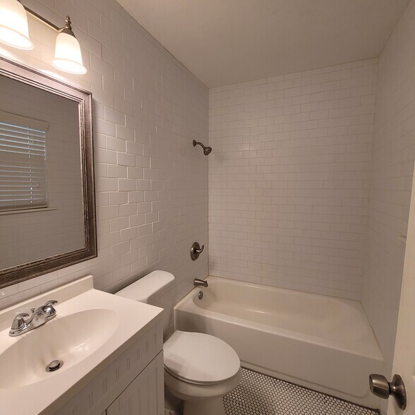 Main bathroom to main bedroom - 26445 Lazy Ln