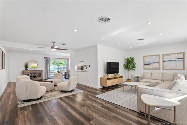 Building Photo - 1229 SW Dyer Point Rd